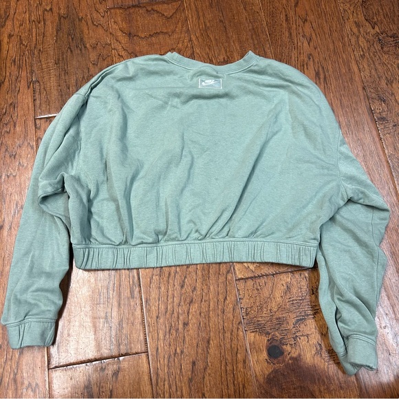 Nike Women's Green Cropped Hoodie - Picture 2 of 6
